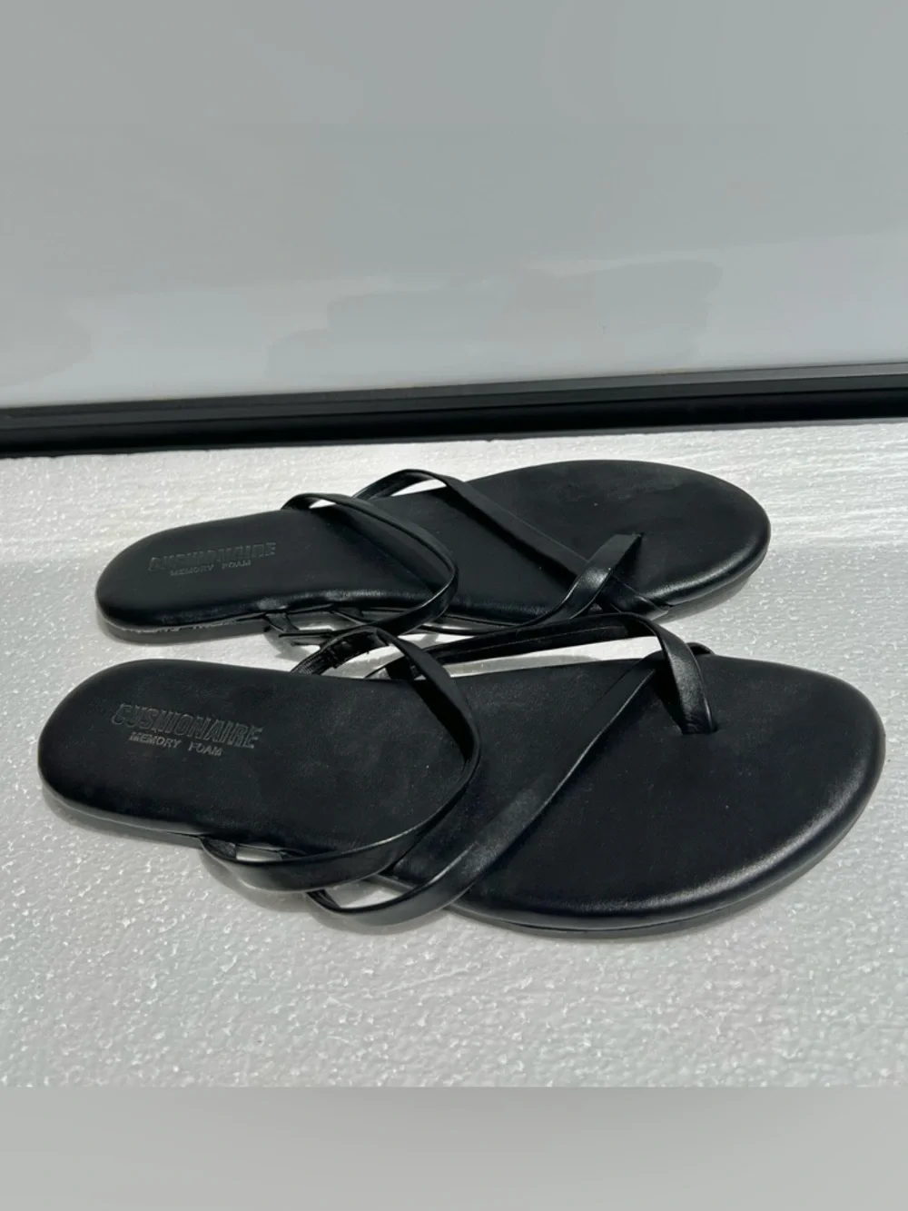 Cushionaire Women's Resort Strappy Flat Sandals With Toe Loop Size 8 Black Nude